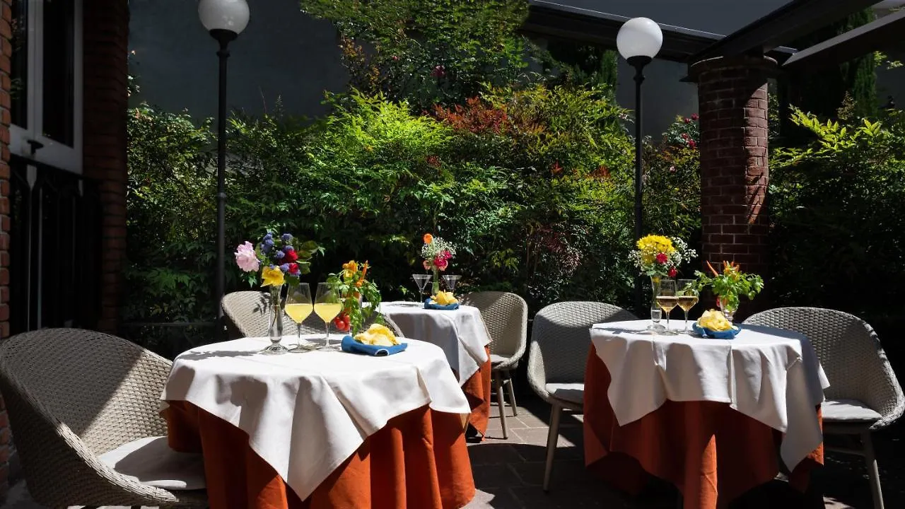 Hotel Sunflower Milan 4*,