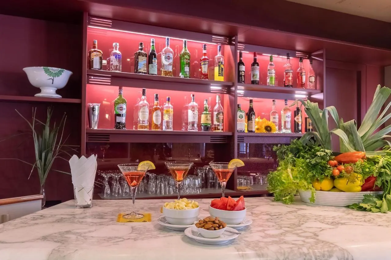 Hotel Sunflower Milan 4*,