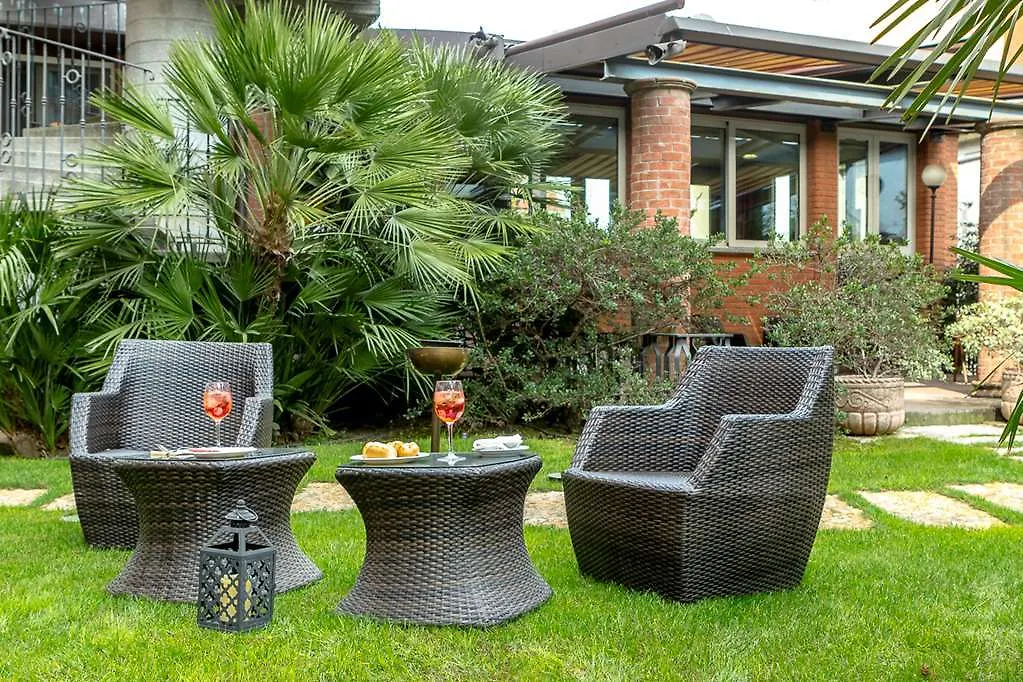 Hotel Sunflower Milan 4*,