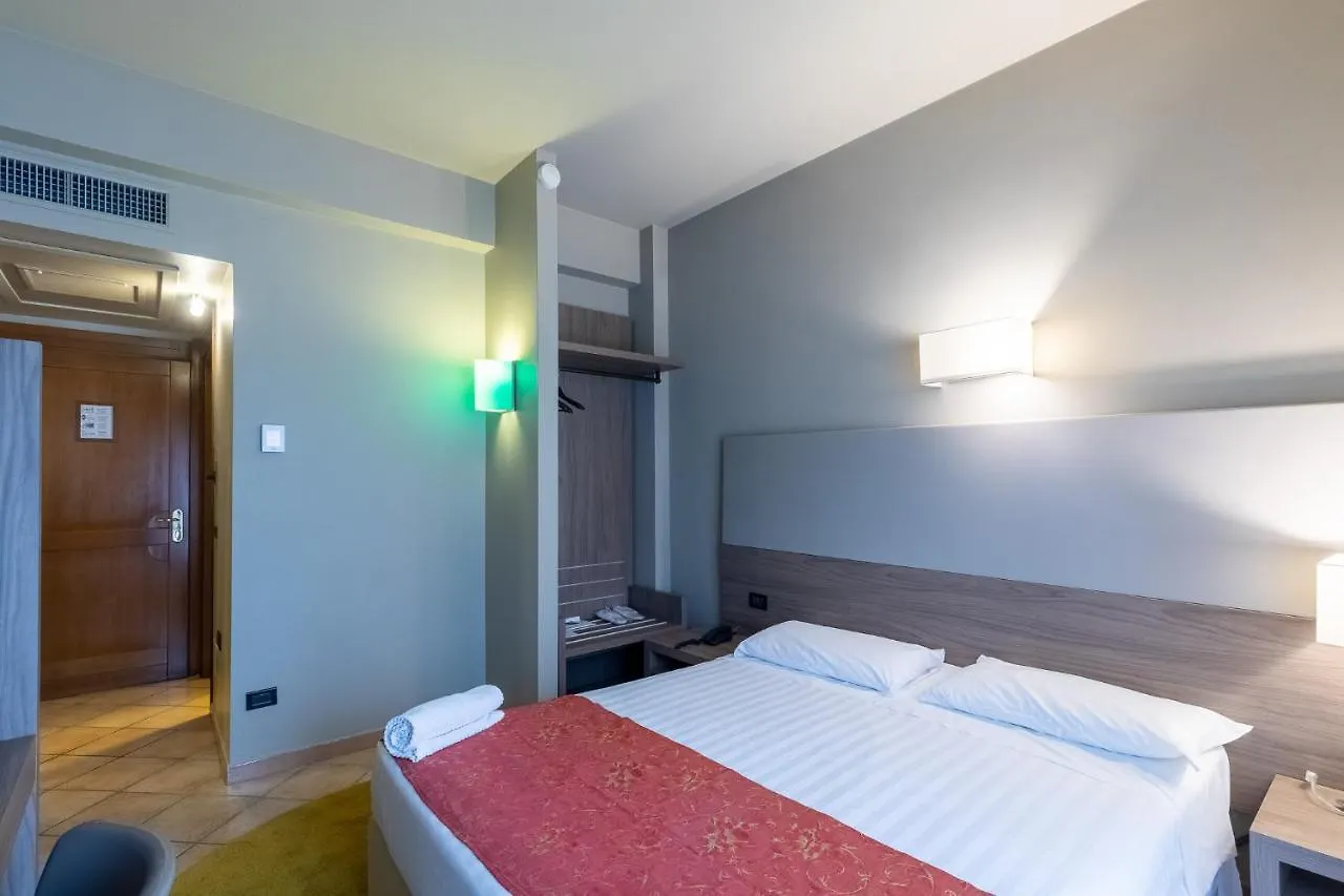 ****  Hotel Sunflower Милан Италия