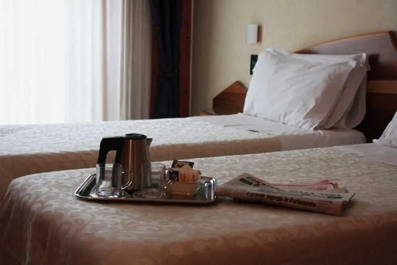 Hotel Sunflower Милан Италия