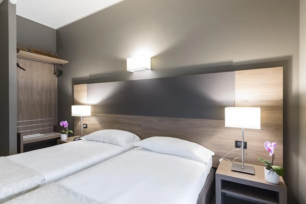 ****  Hotel Sunflower Милан Италия